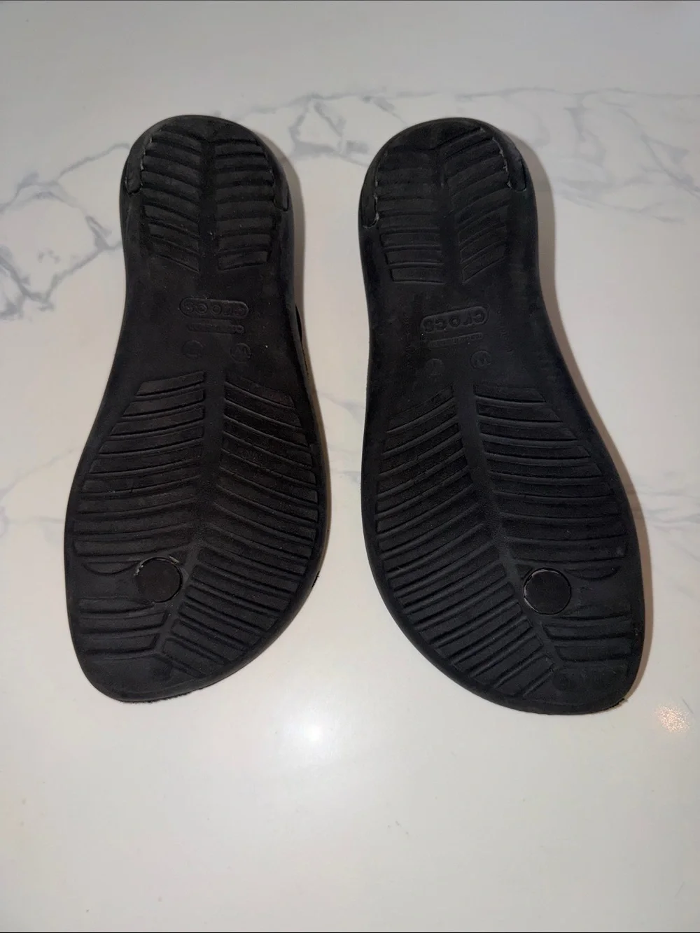 Croc’s Women's Black Slip-On Thong Sandals Size 7